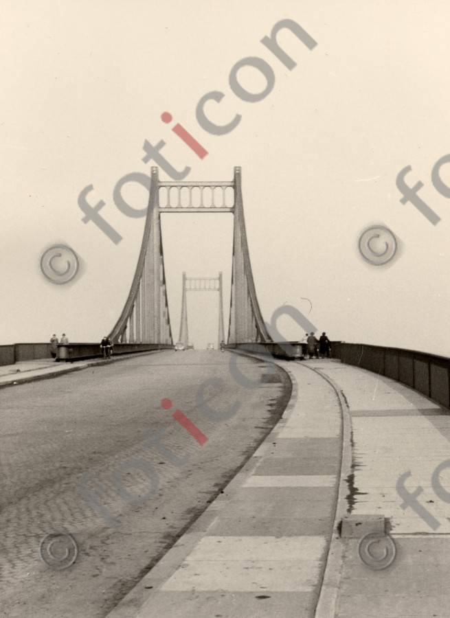 Uerdinger Brücke - Foto foticon-duesseldorf-0064.jpg | foticon.de - Bilddatenbank für Motive aus Geschichte und Kultur
